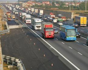 A14: scontro tra tir, camionista soccorso con l’eliambulanza