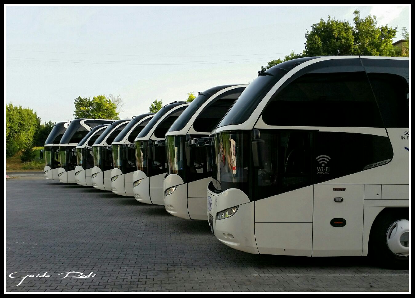 Gli autobus Baltour sulle strade di Gomorra