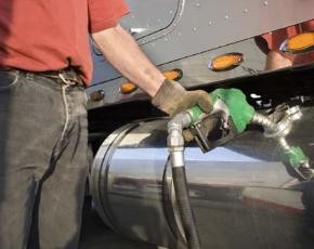 Carburanti: punte di 1.815 euro per la benzina, diesel a 1.709
