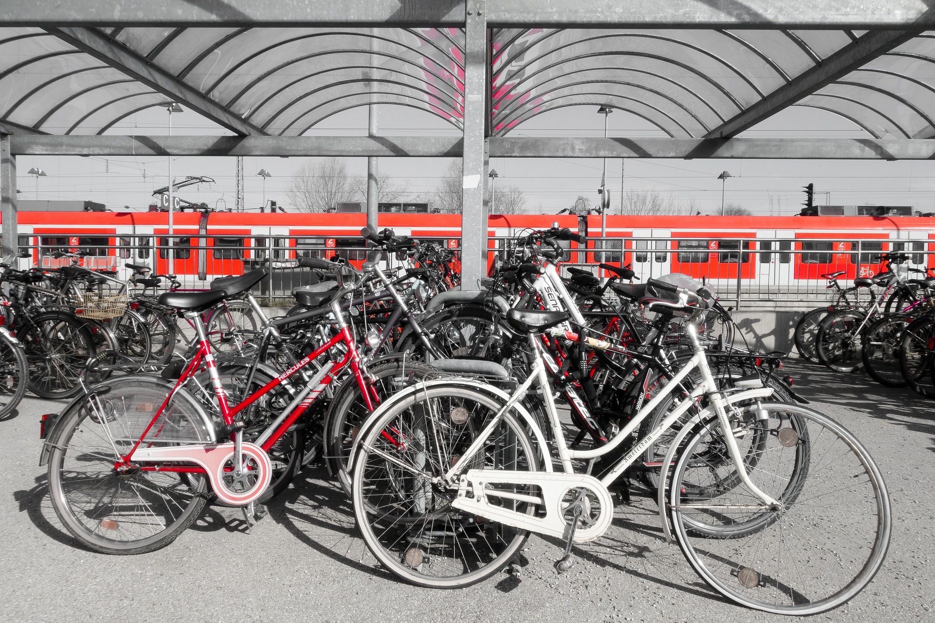 Regione Puglia, in arrivo 11 velostazioni per i ciclisti che usano il treno