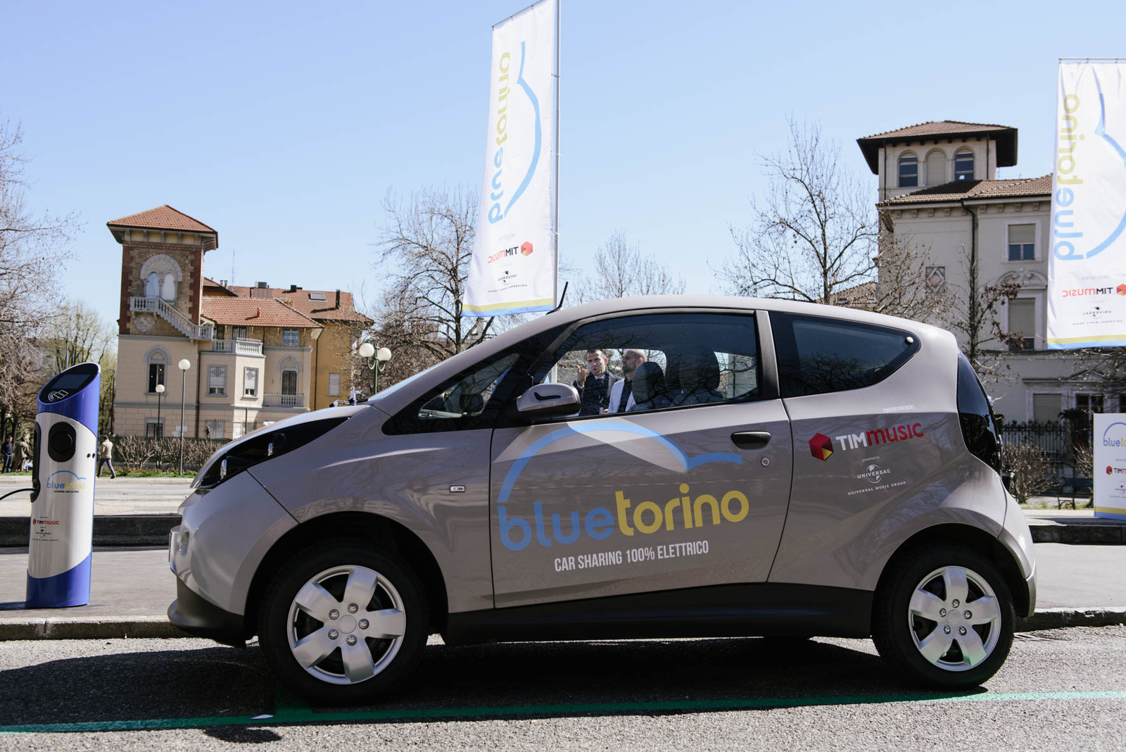 Bluetorino: 100 colonnine e 70 auto elettriche per il nuovo servizio di car sharing