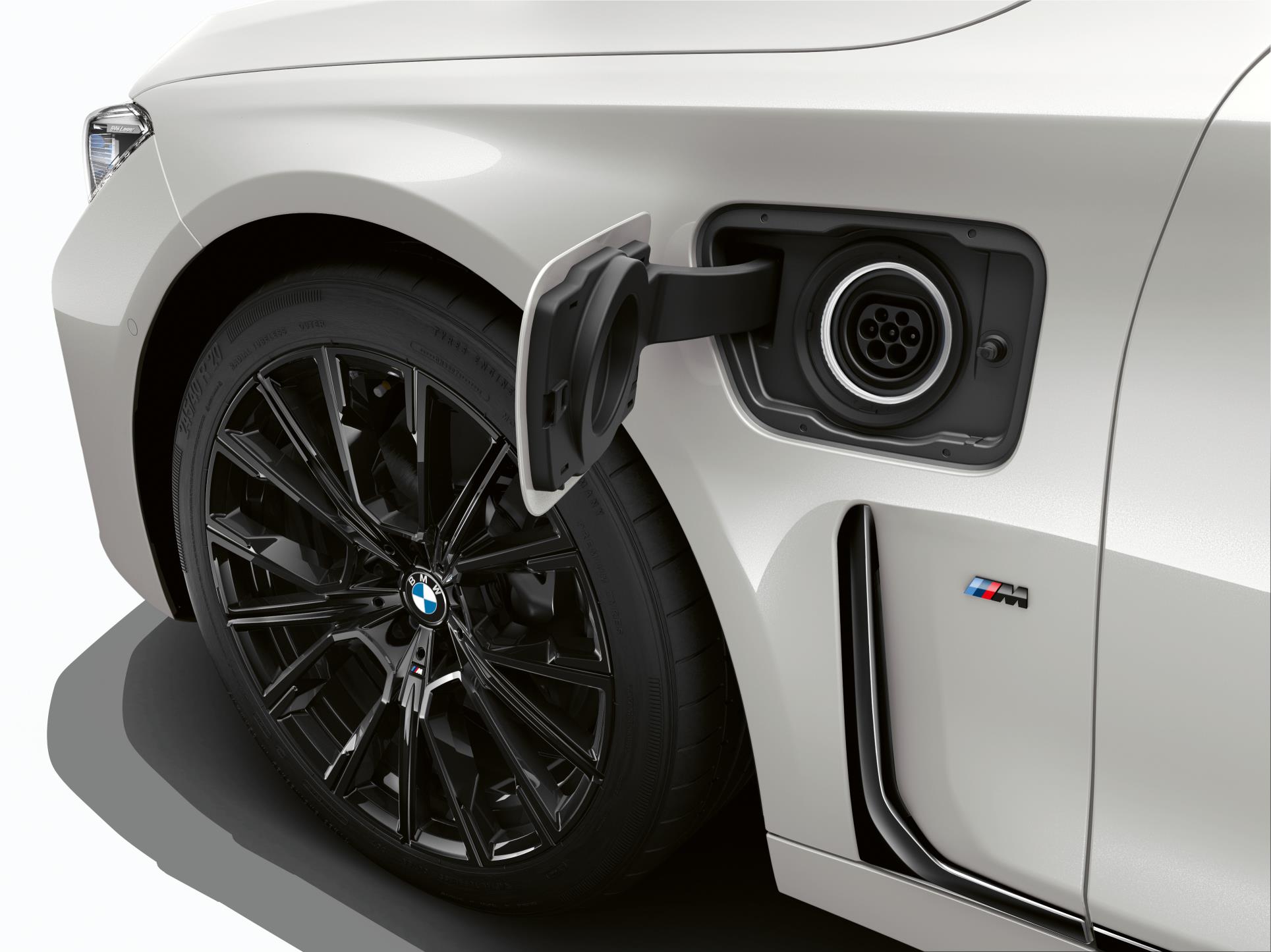 Bmw: ascoltare il mercato e potenziare l’elettrico