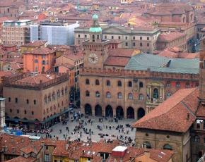 Bologna, informatica e nuovi mezzi per le merci in Ztl