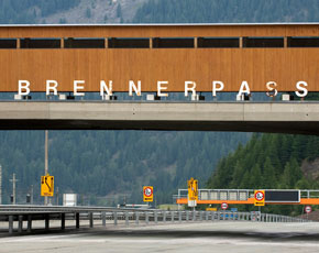 Svizzera: aumenta la tassa di transito per i veicoli pesanti