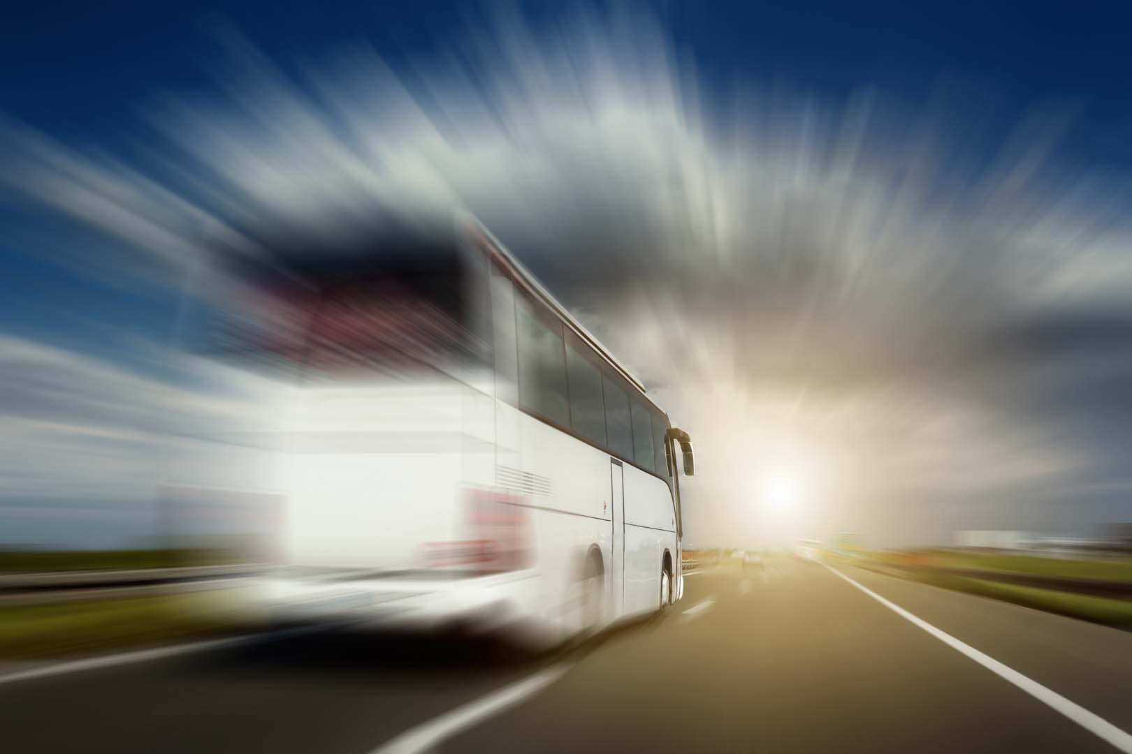 Bus: Anav e sindacati rinnovano il CCNL del noleggio autobus con conducente