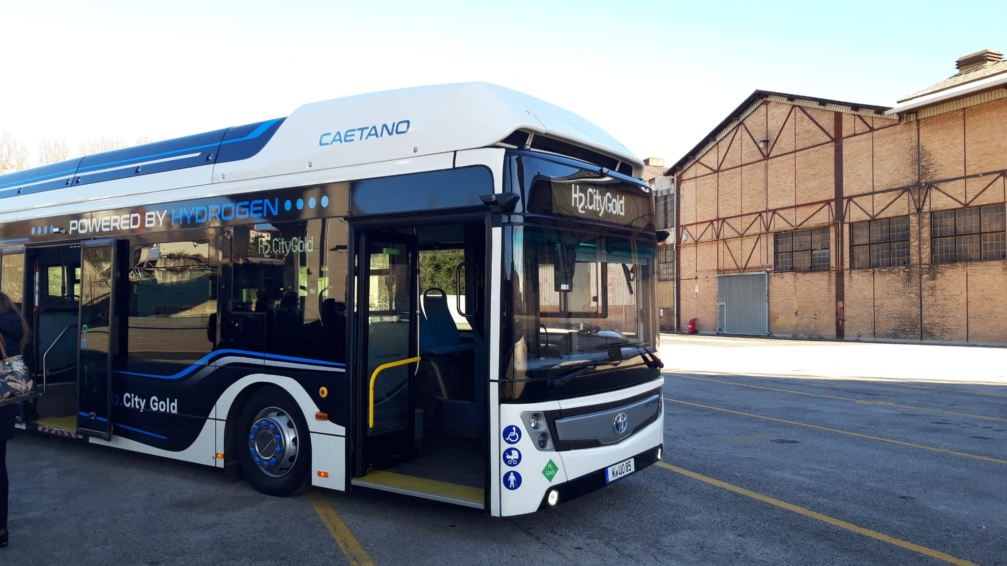 Mobilità sostenibile: parte da Trieste il tour del bus a idrogeno Caetano con la collaborazione di Arriva Italia
