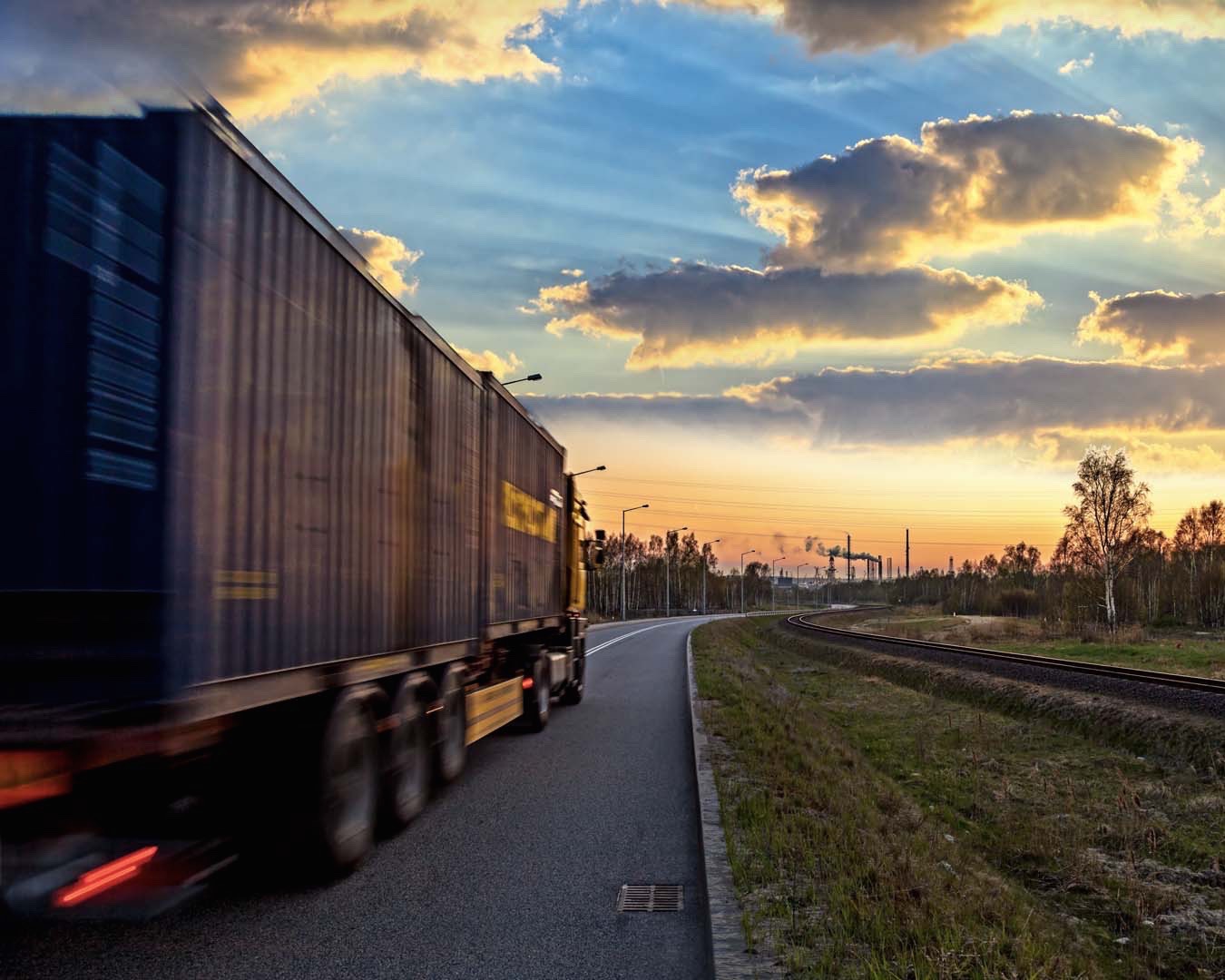 Camion si ribalta sulla A15, perde la vita il conducente