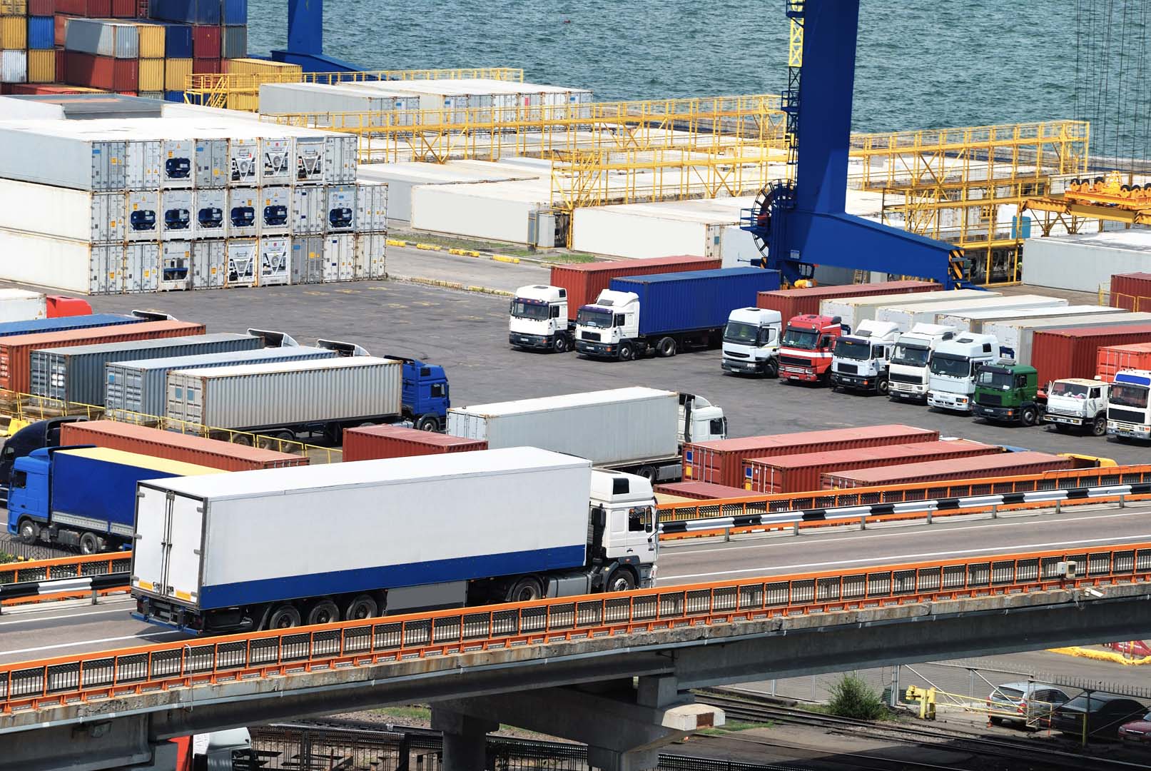 Attese dei camion nei porti: Trasportounito chiede regole nazionali