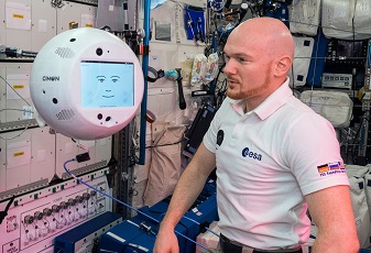 Successo per la prima missione di CIMON, il robot che assiste gli astronauti