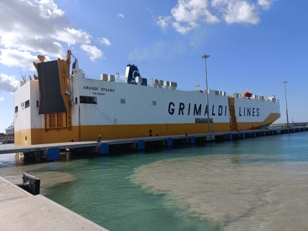 Porto di Civitavecchia: prima nave per trasporto auto al molo 29