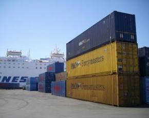 Gli autotrasportatori: sosta in porto, paghino i committenti