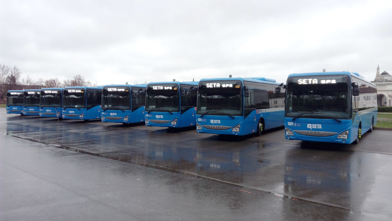 Bus: a Modena nove autobus extraurbani Iveco Crossway per Seta