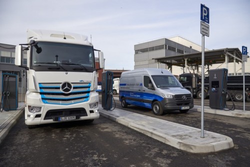 Sostenibilità: Daimler apre una nuova stazione di ricarica per veicoli elettrici