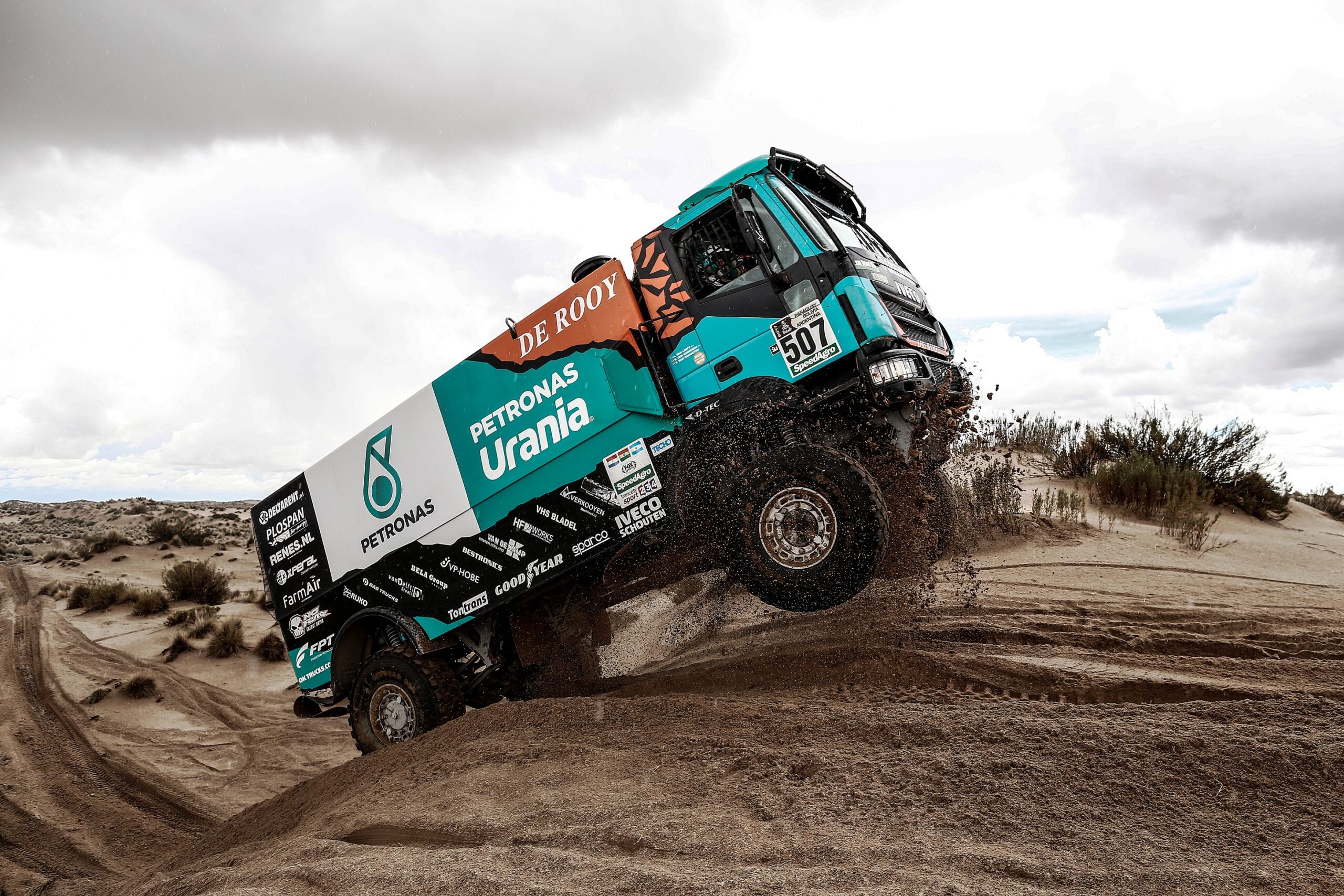 Rally Dakar 2017: Gerard de Rooy continua a lottare per il comando