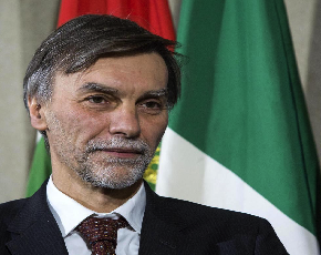 Delrio: non frazionare Alitalia ma mantenerne unitarietà