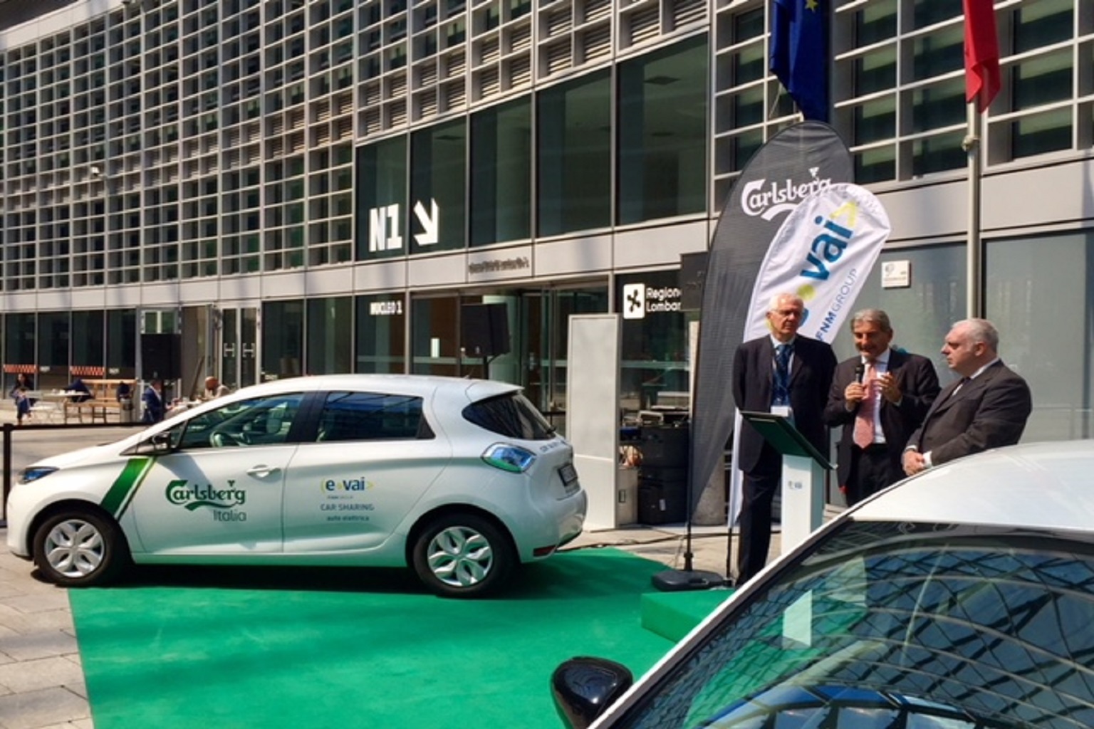 Car sharing ecologico: in Lombardia siglata intesa tra E-vai e Carlsberg