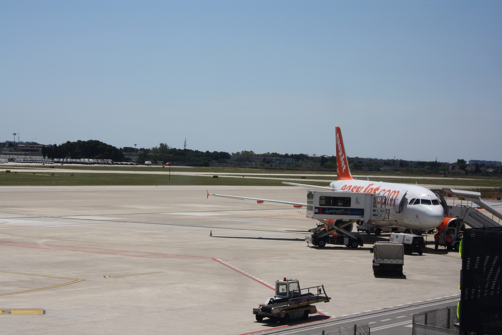 Aeroporto di Brindisi: da giugno nuovo volo per Amsterdam