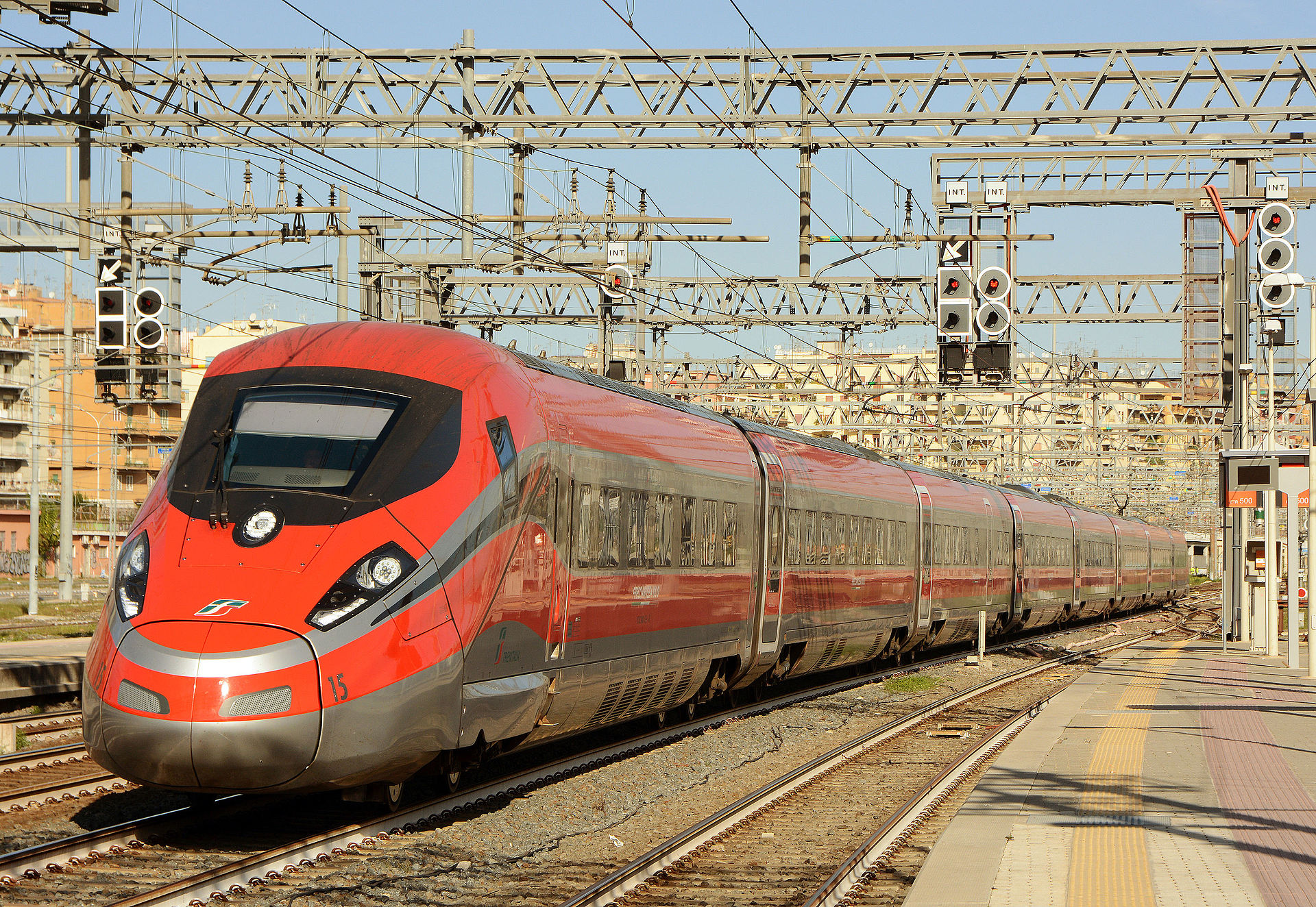 Trenitalia dimezza aumenti abbonamenti Alta Velocità