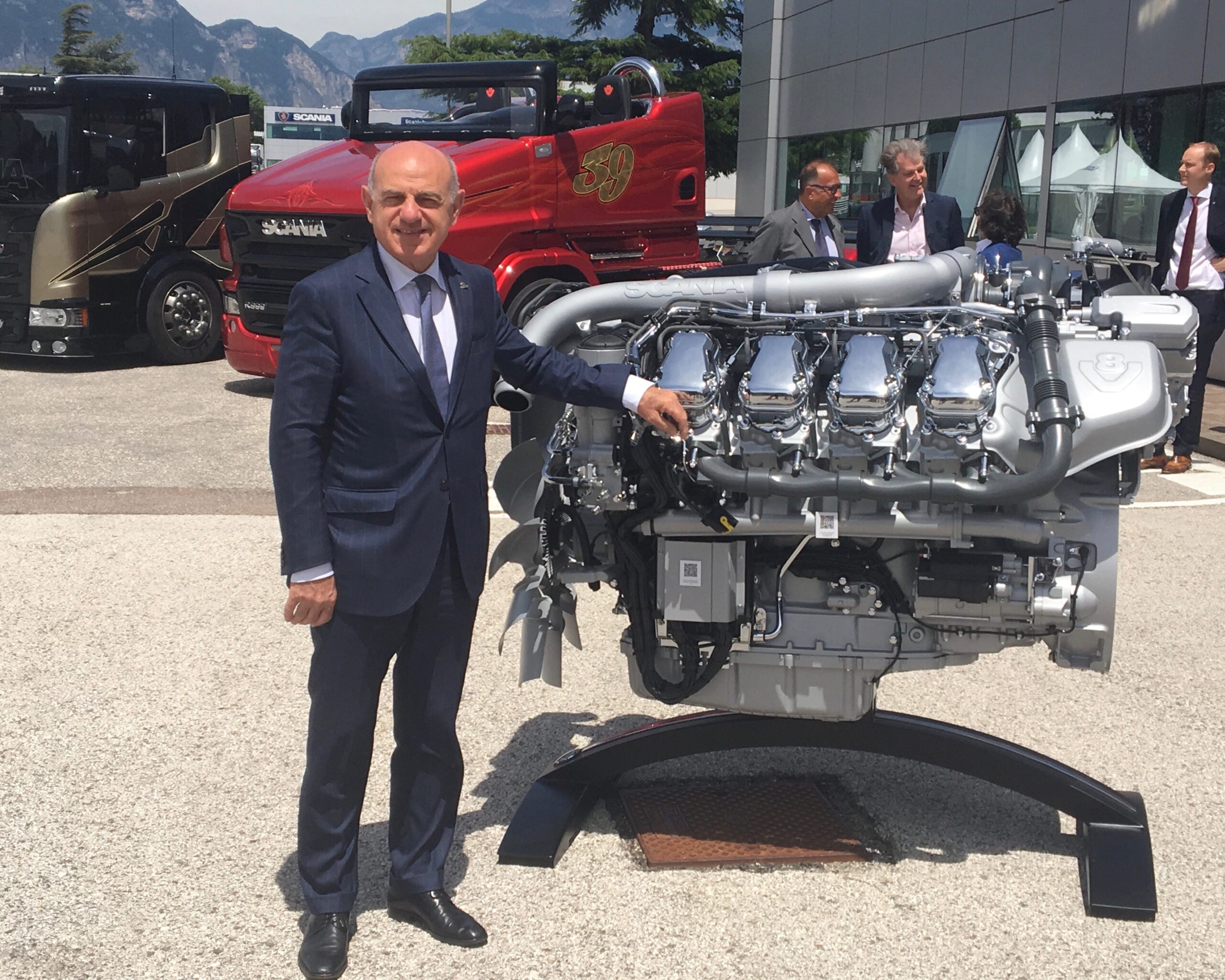 Trento: Scania presenta la nuova generazione di motori V8, consumi -7%