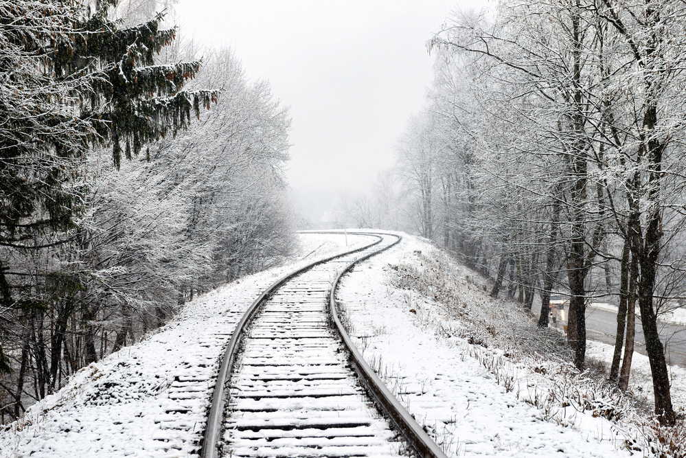 Controlli, prevenzione e manutenzione: presentato il piano neve e gelo per i treni della Lombardia