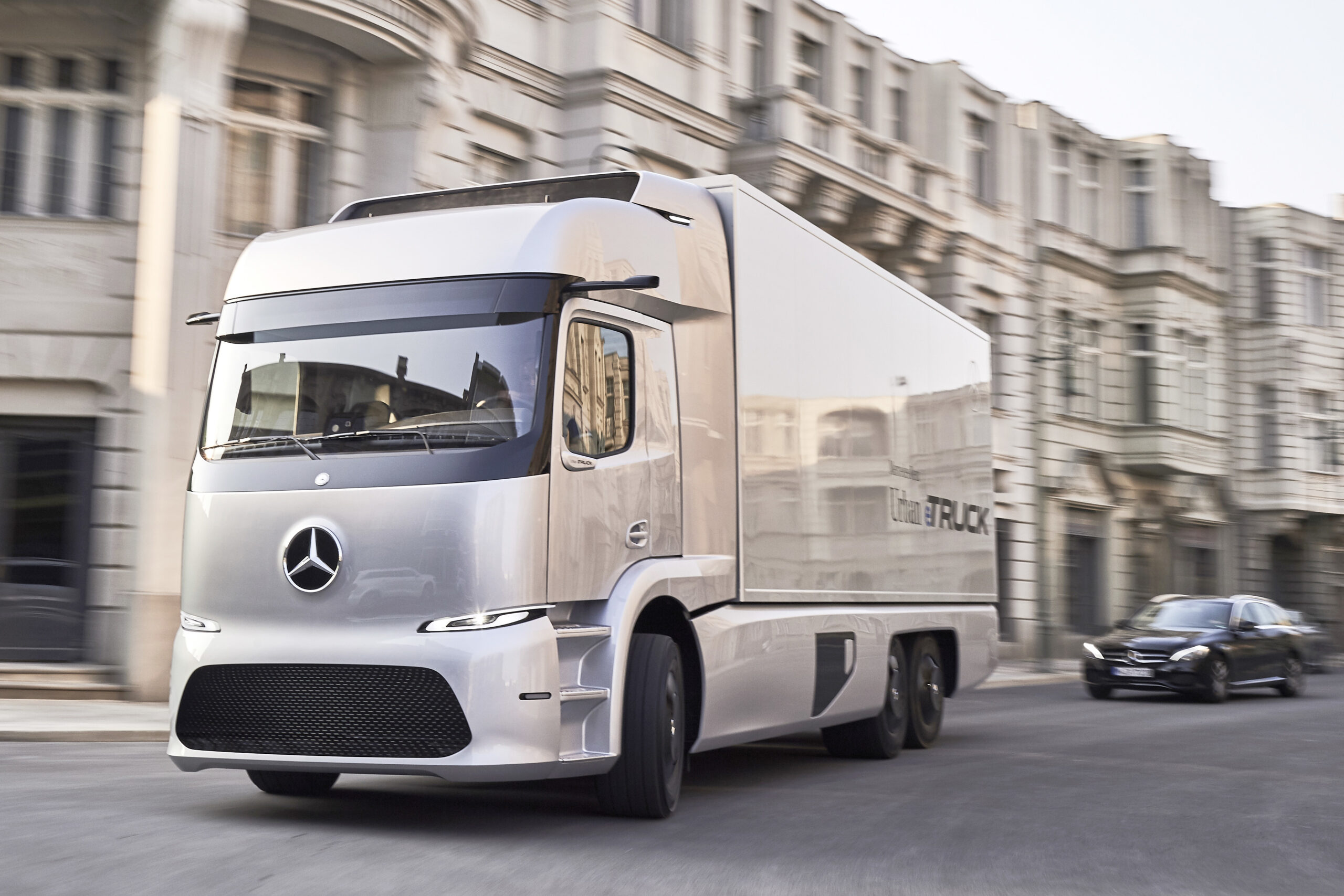 Mercedes Urban eTruck: il camion 100% elettrico scende in strada