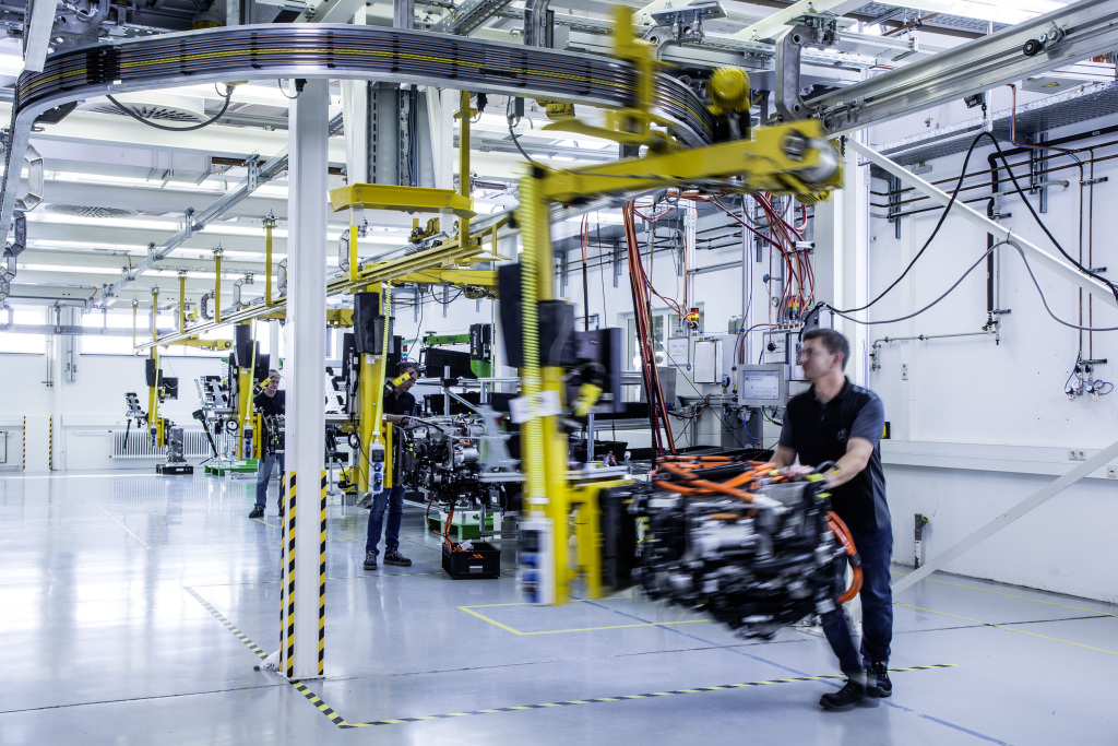 Camion: la joint venture tra Daimler e Volvo produrrà celle a combustibile dal 2025
