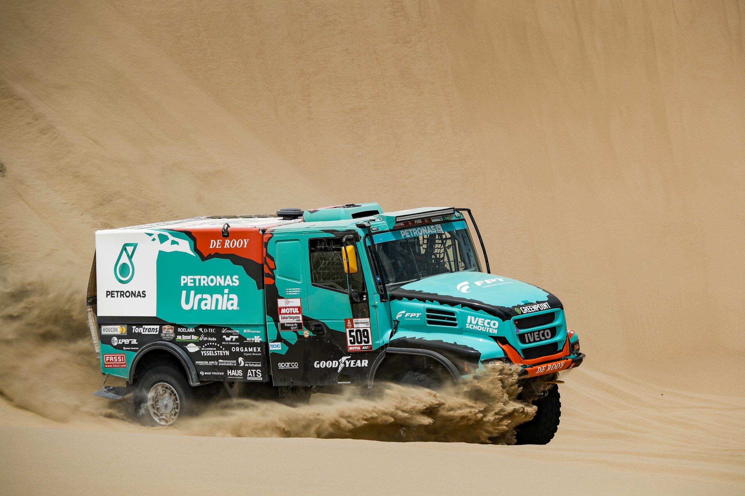 Rally raid Dakar 2019, il Team Petronas De Rooy vince la sesta tappa