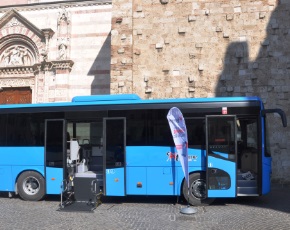 Tpl: Iveco Bus consegna 10 Crossway Pro a Toscana Mobilità