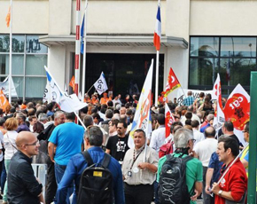 Renault Trucks: i sindacati francesi manifestano contro i tagli