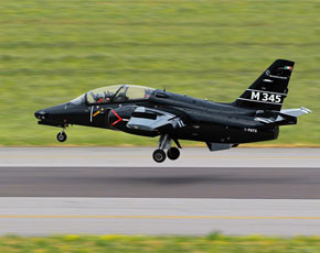 Primo volo per l’Aermacchi M-345