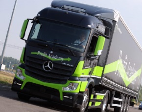 Mercedes-Benz testa Actros con Intelligent Drive sull’A21