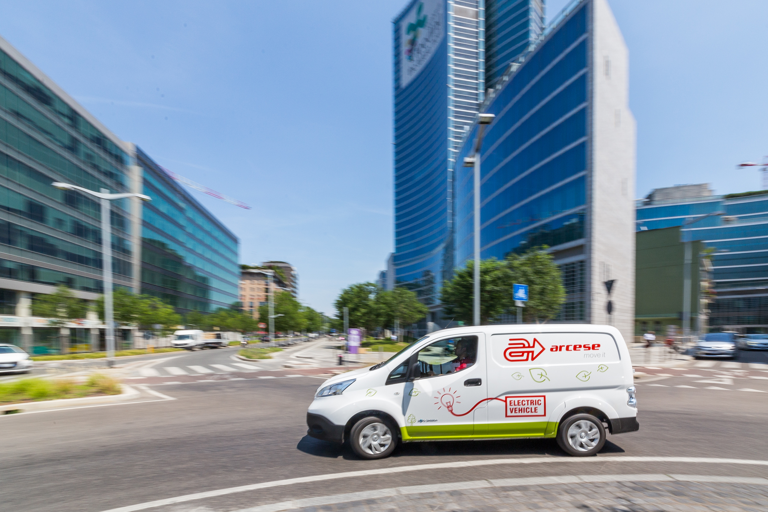 Milano: ultimo miglio,  primo mezzo totalmente elettrico per Arcese