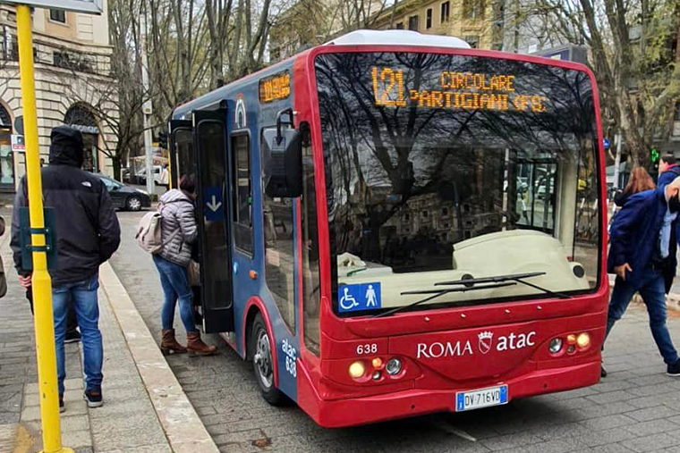 Trasporto pubblico Roma: rete di superficie ripianificata grazie ai minibus elettrici