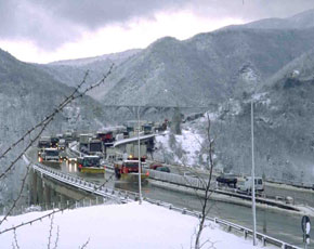 Camion: allerta neve, limitazioni a Napoli. Revocati i divieti a Pescara e Bologna