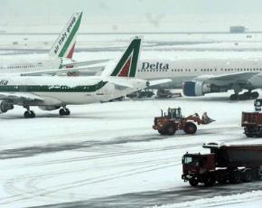 Maltempo, pista di Linate chiusa per pulizie