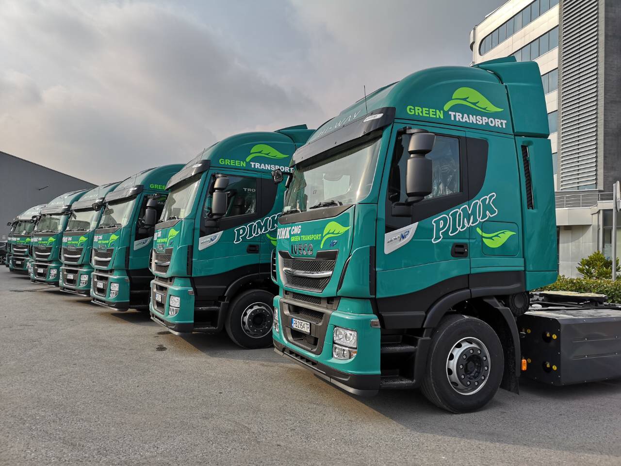 Logistica, PIMK amplia la sua flotta con 50 nuovi Iveco Stralis NP a gas naturale