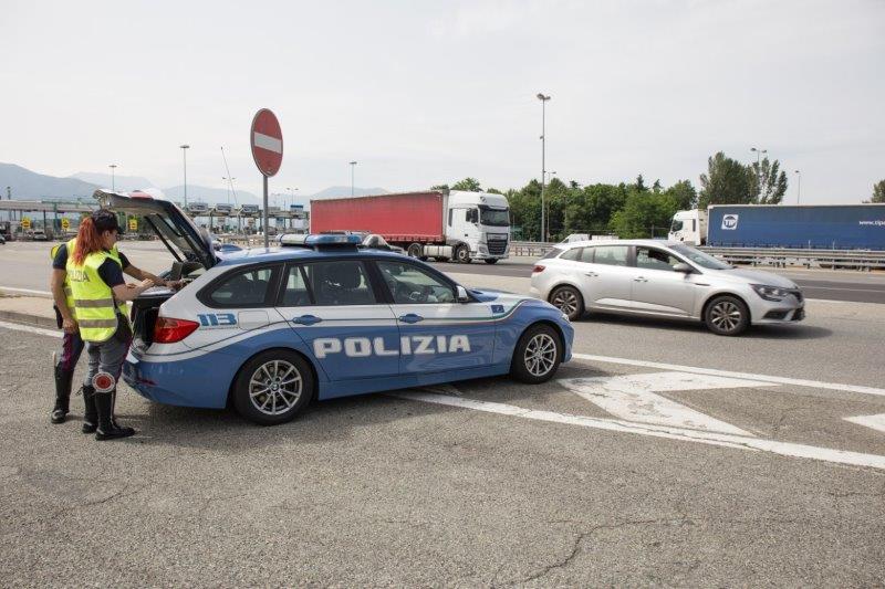 Vacanze sicure con gomme in regola: controlli Polstrada, 1 su 10 ha pneumatici lisci