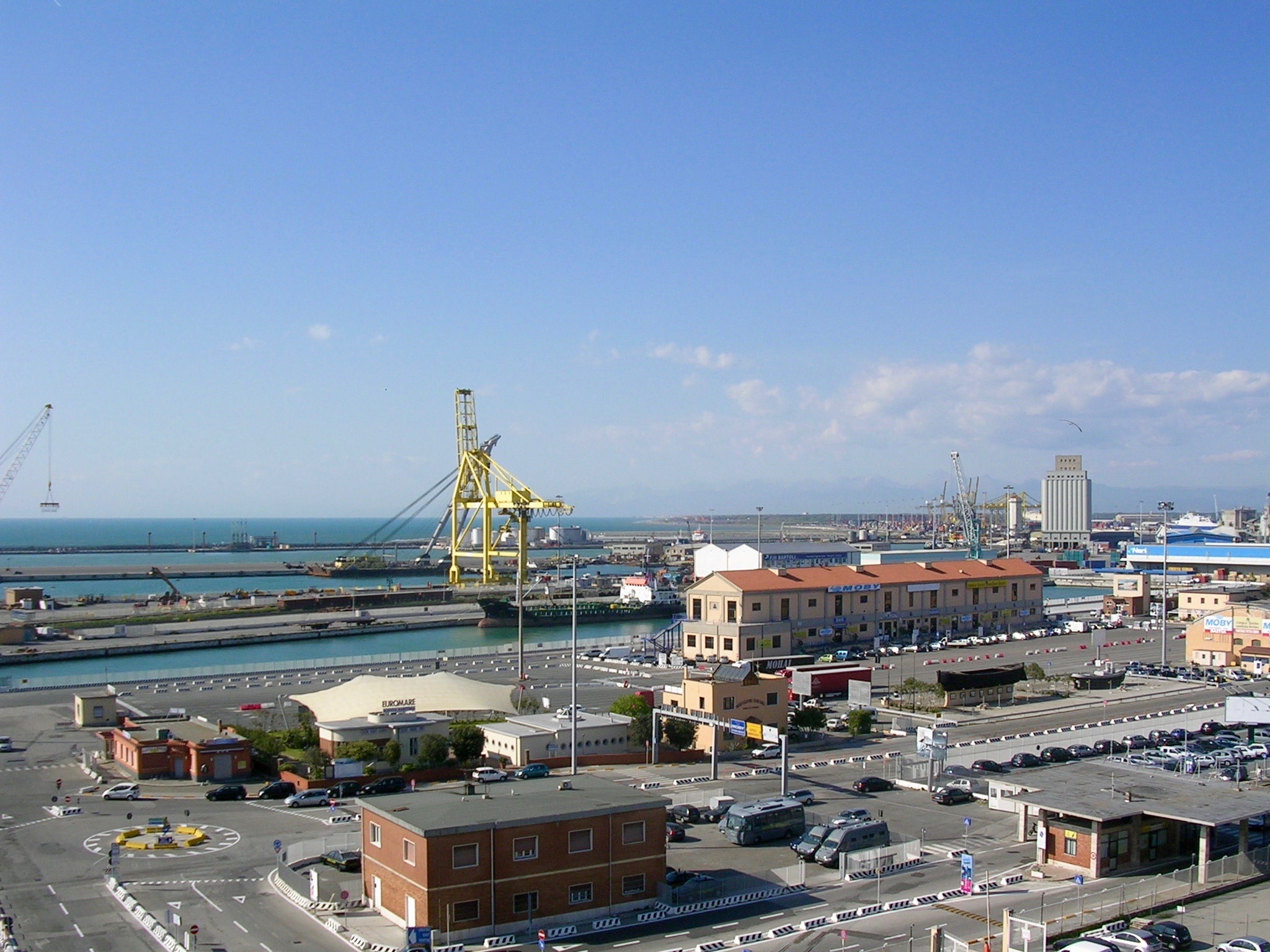 Porto di Livorno: traffico merci in calo nel primo trimestre 2022