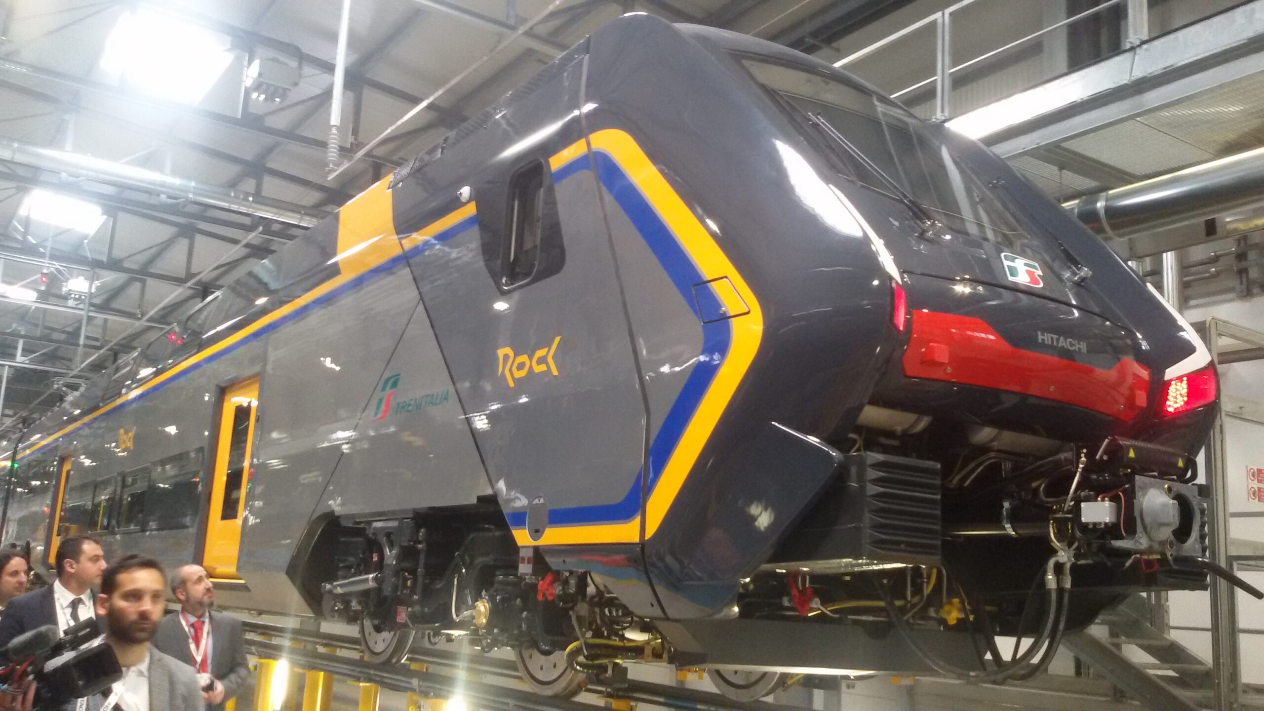 Trenitalia: il primo treno Rock per i pendolari esce dallo stabilimento Hitachi di Pistoia