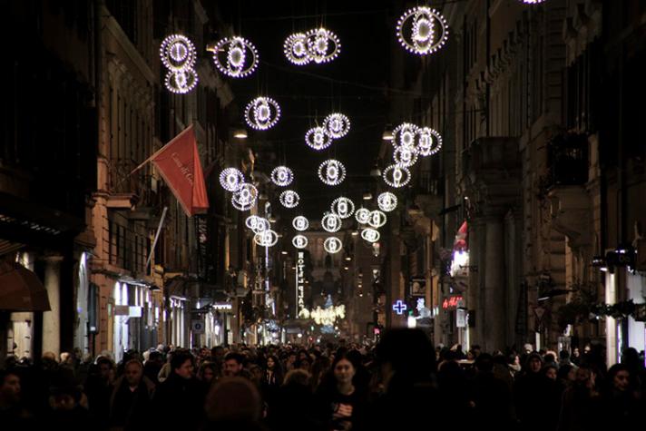 Natale a Roma: bus e metro potenziati per le strade dello shopping