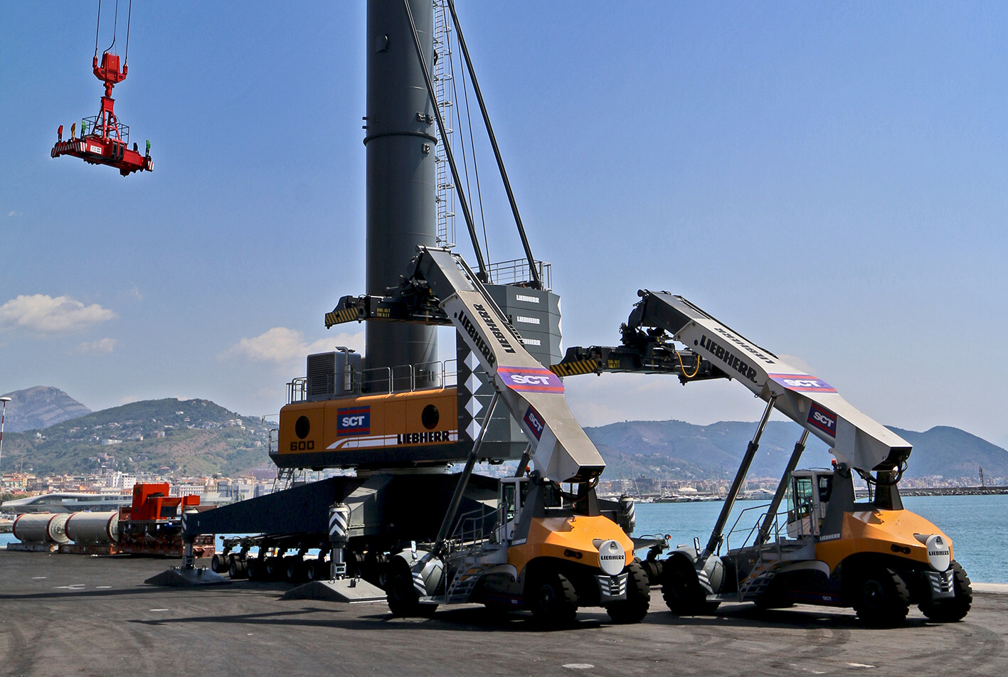 Salerno Container Terminal: operativa la nuova gru Liebherr per grandi navi