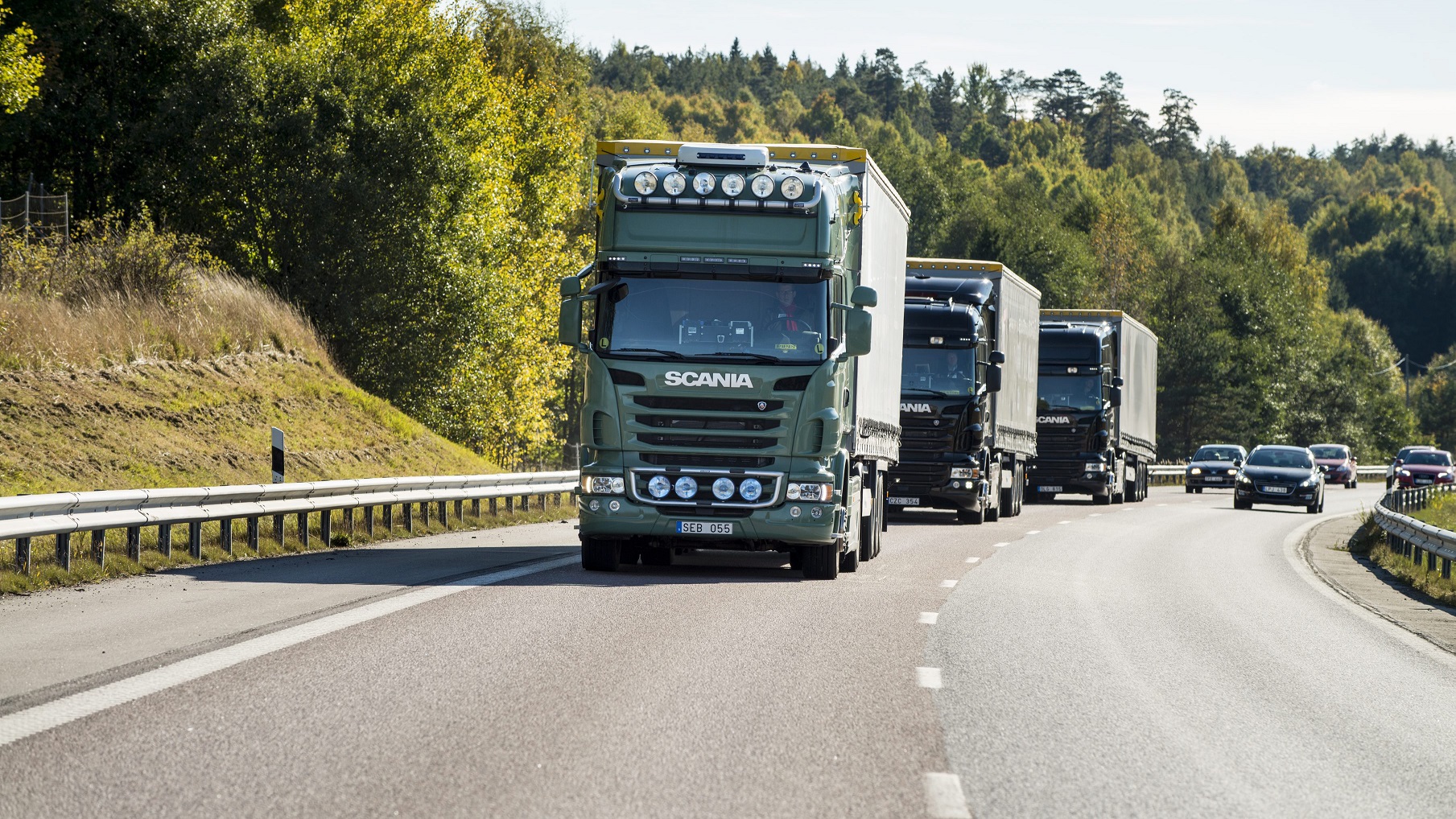 Guida autonoma: Scania sperimenta il platooning nel porto di Singapore