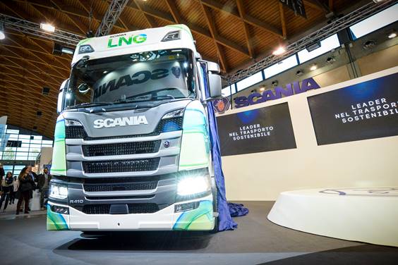 Trasporto a lungo raggio: Scania presenta il nuovo motore a gas da 13 litri