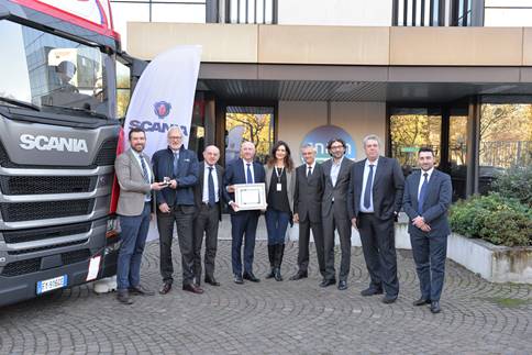 Dn logistica rinnova la flotta in chiave green con i nuovi mezzi a LNG targati Scania