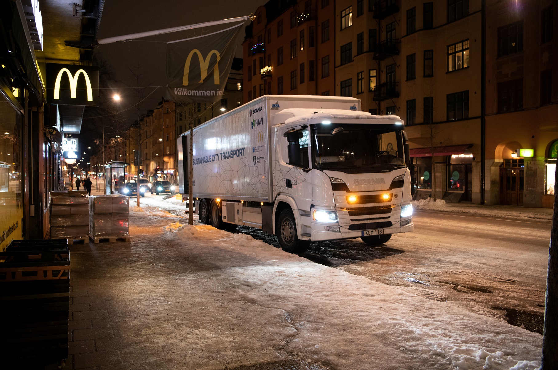 Scania: veicoli ibridi per consegne notturne silenziose a Stoccolma