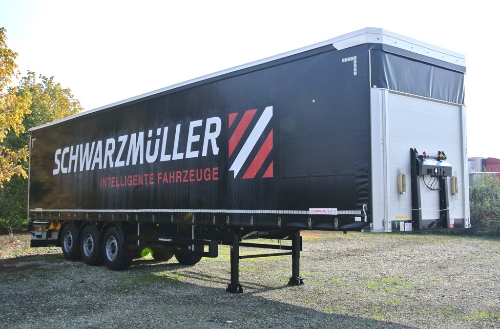 Allestimenti: Schwarzmüller presenta a Parma il trailer leggero e multifunzione