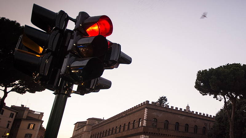 Countdown ai semafori: arriva il display con i secondi residui per la sicurezza di pedoni e ciclisti