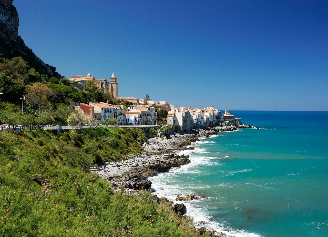 Sicilia, tornano “I Treni storici del gusto”: 23 itinerari e 50 corse a bordo di carrozze d’epoca