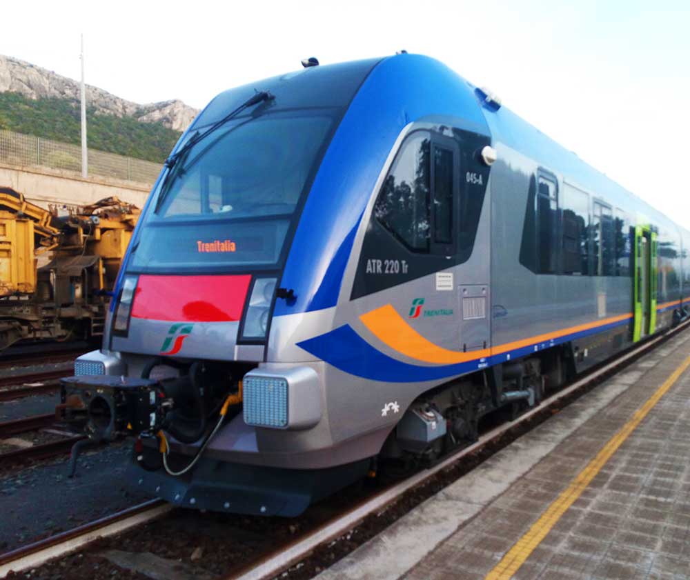 Sardegna: arrivano i primi 4 dei 10 nuovi treni diesel Swing di Trenitalia