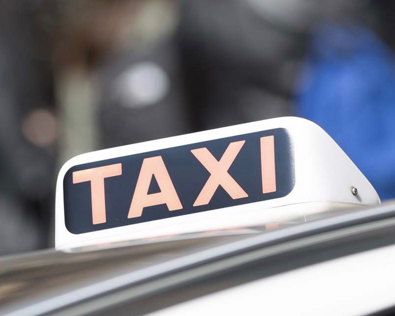 Arriva il Bonus Paratie per taxi, ncc e autobus non di linea: rimborso fino al 50% del costo sostenuto